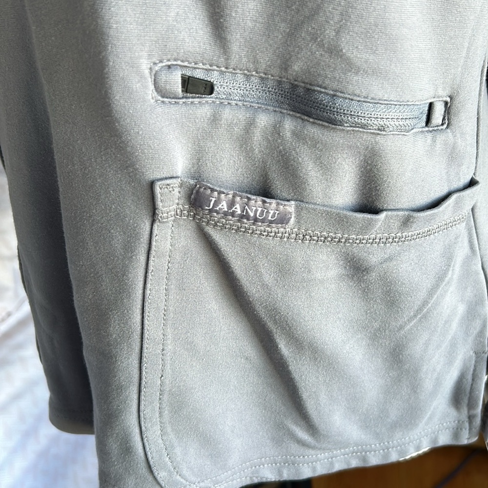 Jaanuu Gray Short Sleeve Scrubs Top - Medium - Picture 2 of 6